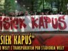 „MISIEK KAPUŚ” – kibice Wisły z transparentem pod stadionem w Sosnowcu (25.04.2019 r.)