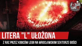 Litera „L” ułożona z rac przez kibiców Legii na wrocławskim sektorze gości (08.12.2019 r.)
