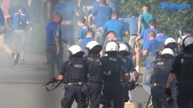 Spięcie Ruchu z policja pod stadionem Szombierek (13.09.2020 r.)